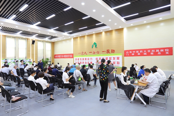 黨建引領(lǐng)聚合力,結(jié)對(duì)共建促發(fā)展 為民服務(wù)辦實(shí)事,惠民義診暖民心——山東中醫(yī)藥大學(xué)附屬醫(yī)院門診管理服務(wù)黨支部和管理公司機(jī)關(guān)黨支部舉行黨建共建協(xié)議簽約儀式